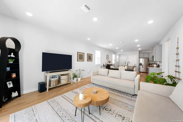 $2,300 | 14538 Camino Way, San Antonio, TX 78253