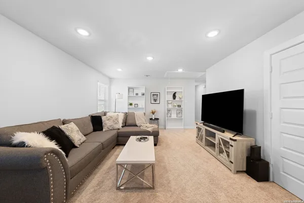 $2,300 | 14538 Camino Way, San Antonio, TX 78253