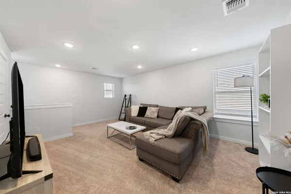 $2,300 | 14538 Camino Way, San Antonio, TX 78253