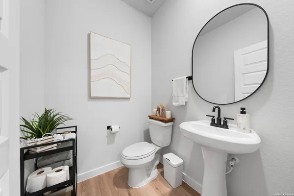 $2,300 | 14538 Camino Way, San Antonio, TX 78253