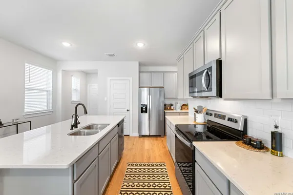 $2,300 | 14538 Camino Way, San Antonio, TX 78253