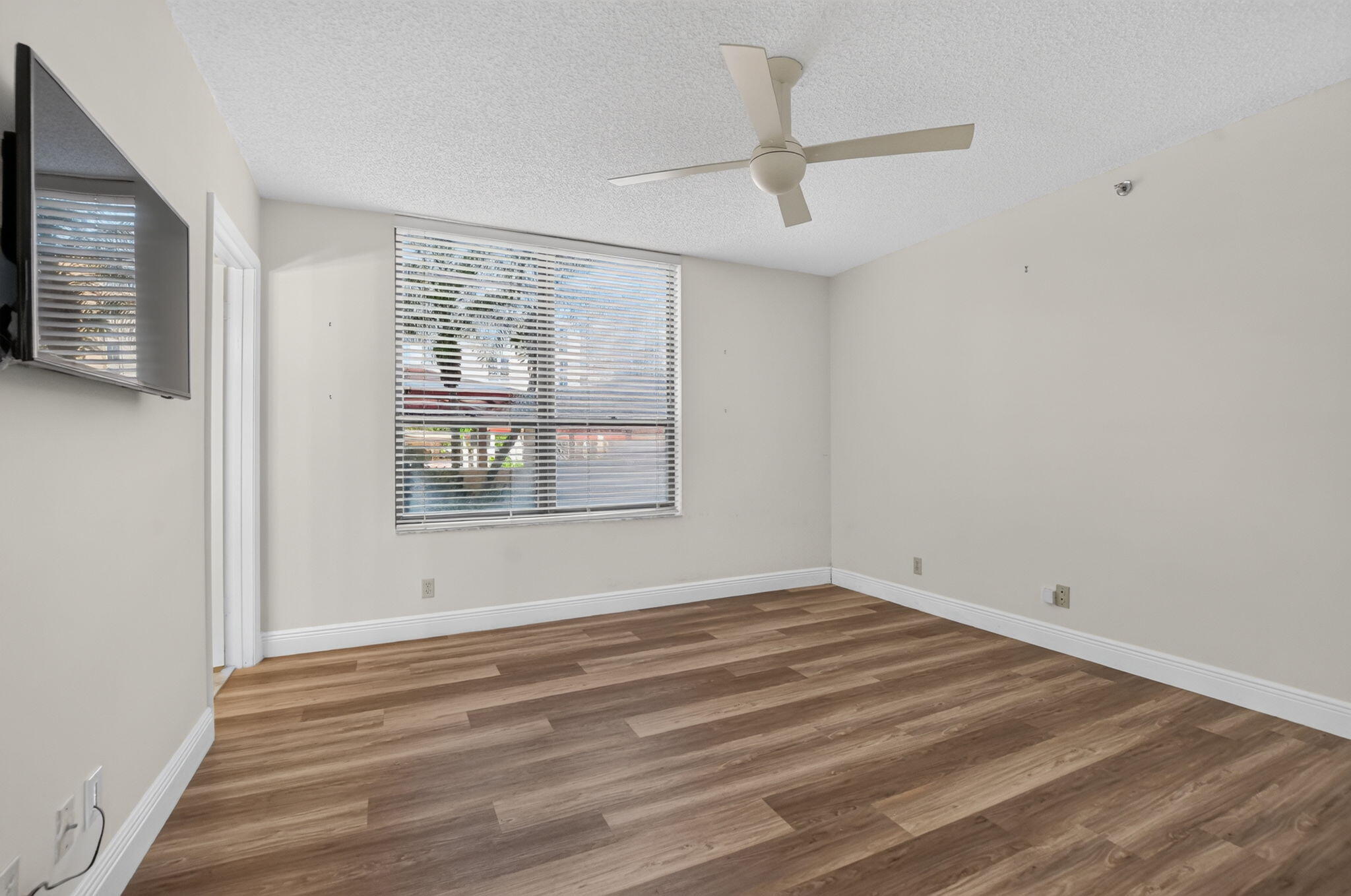 7201 Promenade Drive, Unit 101 Boca Raton, FL 33433 - Photo 27 of 39 3rd Bedroom (En-suite)