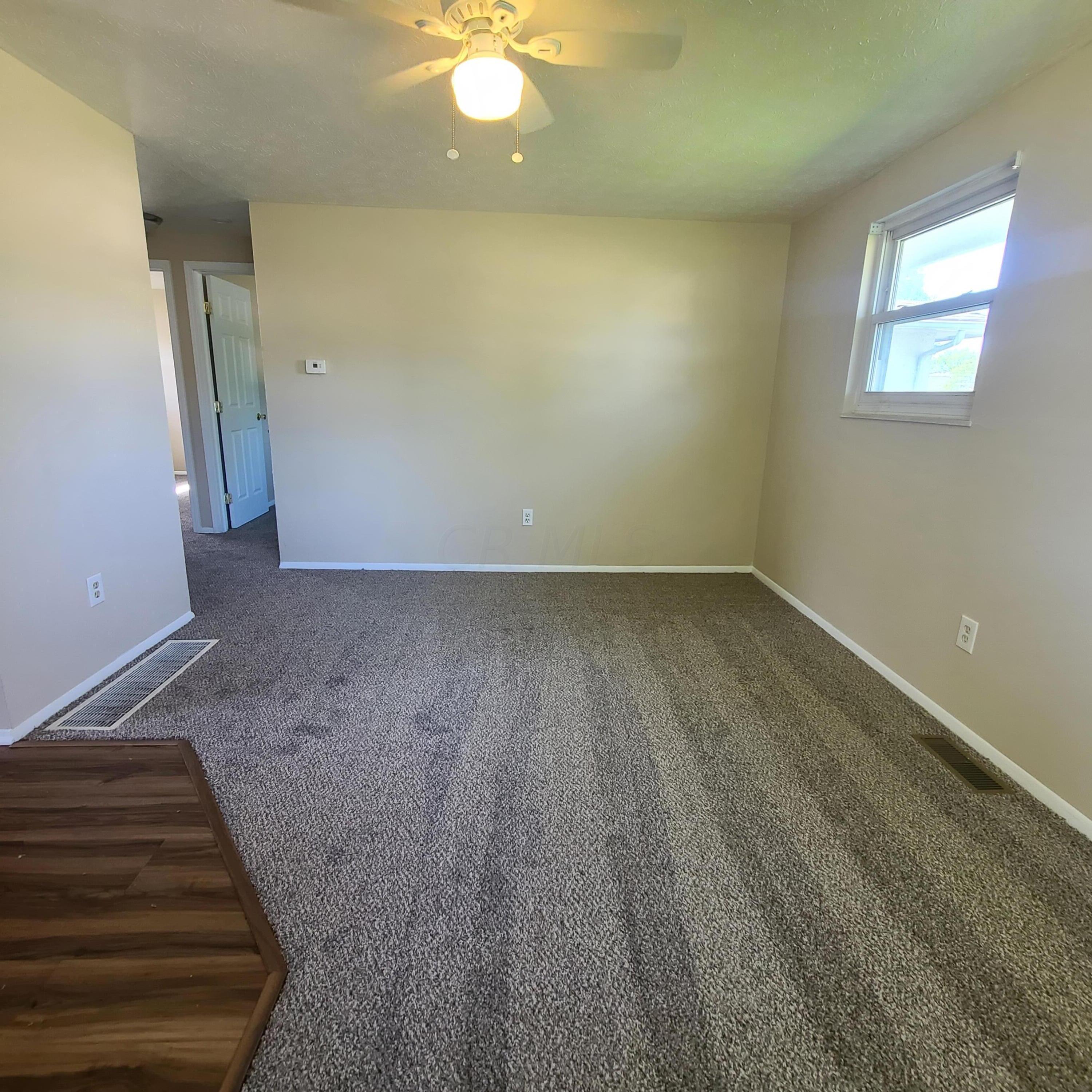 2127 Tupsfield Road Columbus, OH 43229 - Photo 6 of 21 06 Tups LR 1