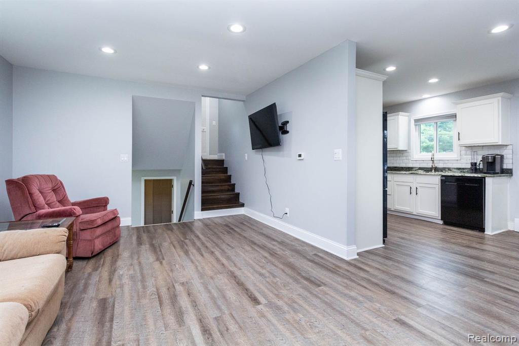 1337 Haines Road Lapeer, MI 48446 - Photo 8 of 41