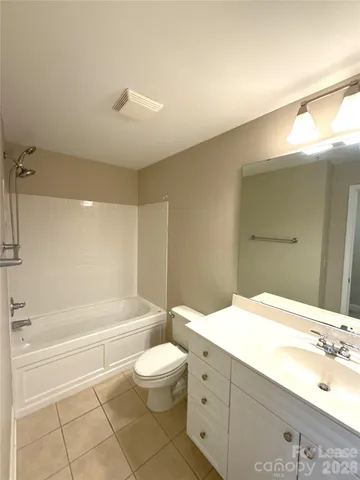 $2,350 | 300 West 5th Street, Unit 706, Charlotte, NC 28202