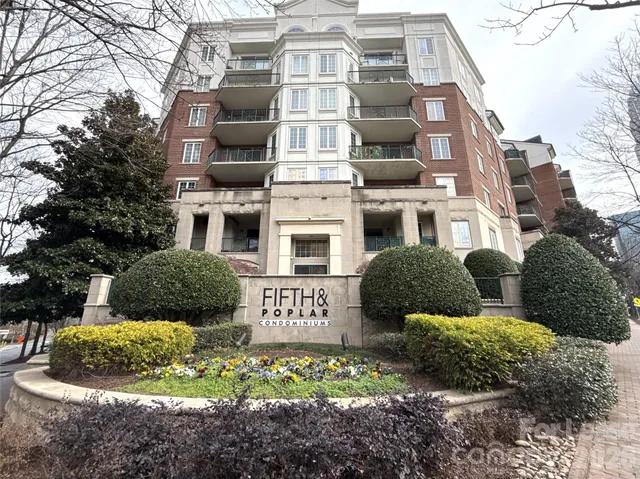 $2,350 | 300 West 5th Street, Unit 706, Charlotte, NC 28202