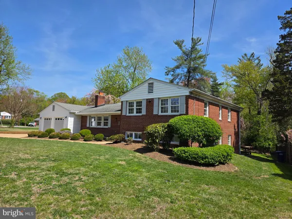 $1,200,000 | 1915 Shannon Court, Alexandria, VA 22306