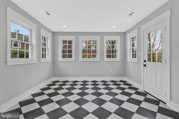 $1,200,000 | 1915 Shannon Court, Alexandria, VA 22306