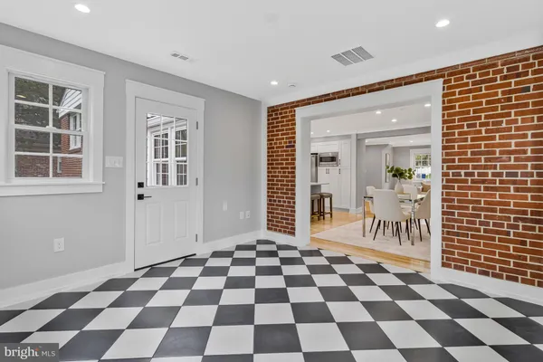 $1,200,000 | 1915 Shannon Court, Alexandria, VA 22306