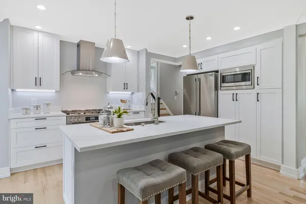 $1,200,000 | 1915 Shannon Court, Alexandria, VA 22306