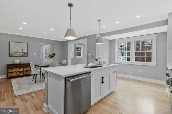 $1,200,000 | 1915 Shannon Court, Alexandria, VA 22306