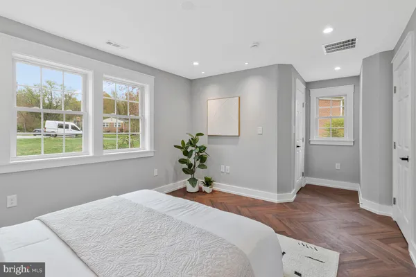 $1,200,000 | 1915 Shannon Court, Alexandria, VA 22306