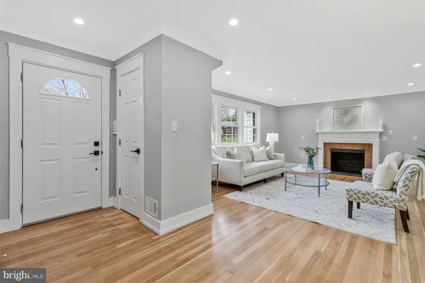 $1,200,000 | 1915 Shannon Court, Alexandria, VA 22306