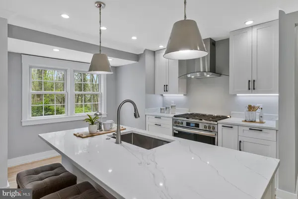 $1,200,000 | 1915 Shannon Court, Alexandria, VA 22306