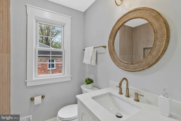 $1,200,000 | 1915 Shannon Court, Alexandria, VA 22306