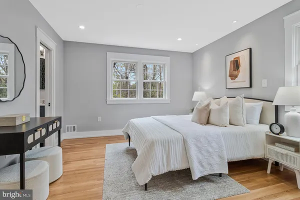 $1,200,000 | 1915 Shannon Court, Alexandria, VA 22306
