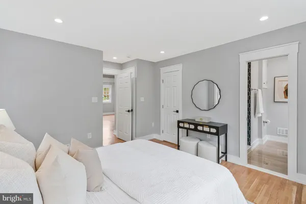$1,200,000 | 1915 Shannon Court, Alexandria, VA 22306