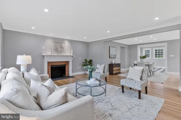 $1,200,000 | 1915 Shannon Court, Alexandria, VA 22306