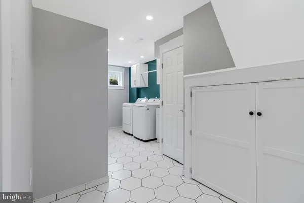$1,200,000 | 1915 Shannon Court, Alexandria, VA 22306