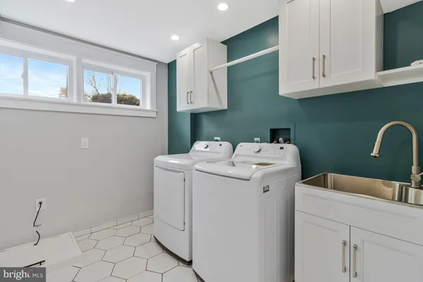 $1,200,000 | 1915 Shannon Court, Alexandria, VA 22306