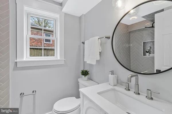 $1,200,000 | 1915 Shannon Court, Alexandria, VA 22306