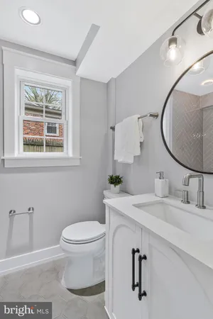 $1,200,000 | 1915 Shannon Court, Alexandria, VA 22306