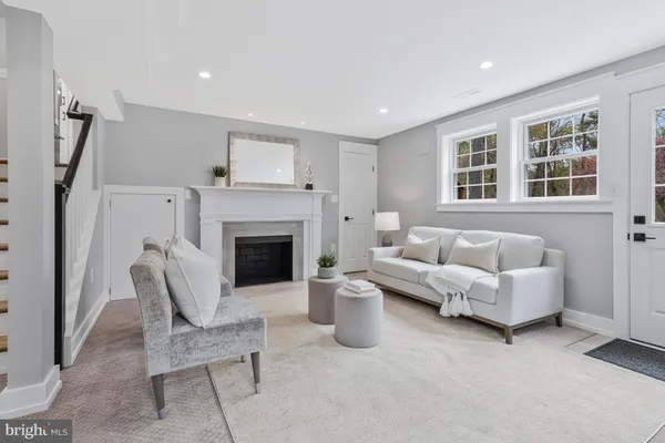 $1,200,000 | 1915 Shannon Court, Alexandria, VA 22306