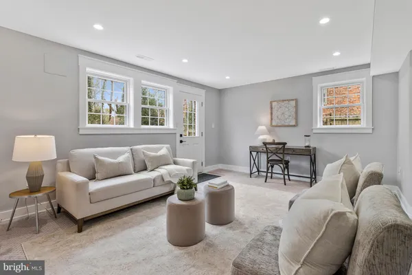 $1,200,000 | 1915 Shannon Court, Alexandria, VA 22306