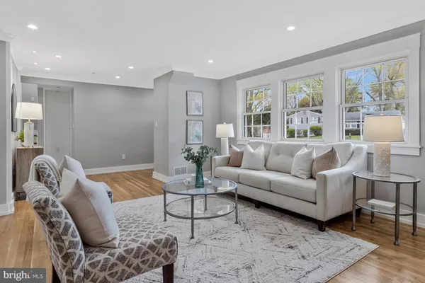 $1,200,000 | 1915 Shannon Court, Alexandria, VA 22306