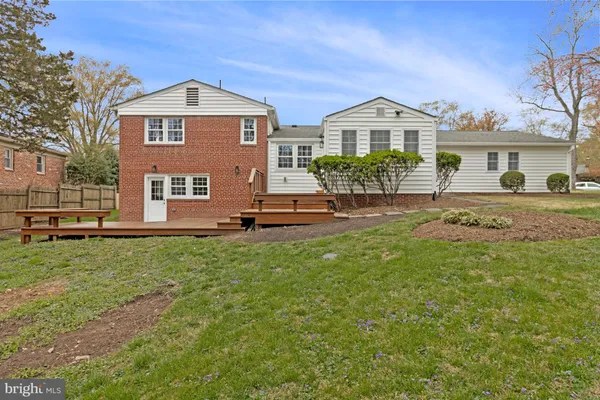 $1,200,000 | 1915 Shannon Court, Alexandria, VA 22306