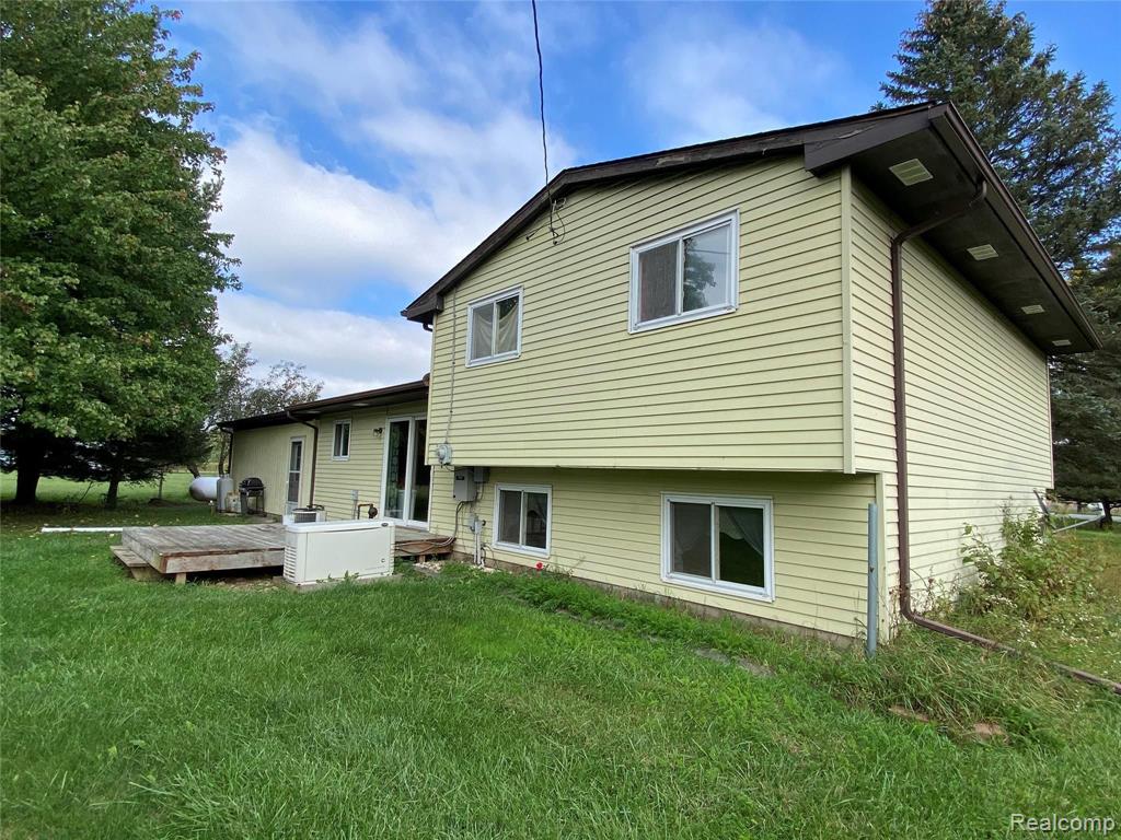 6949 Capac Road Yale, MI 48097 - Photo 20 of 31