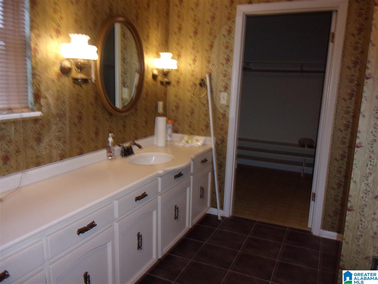 1701 58th Street West Birmingham, AL 35228 - Photo 8 of 20