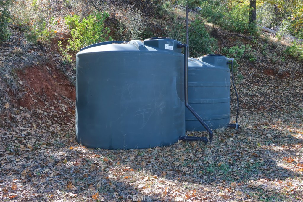 5197 Colorado Road Midpines, CA 95345 - Photo 42 of 47 a view of a dry yard with large trees