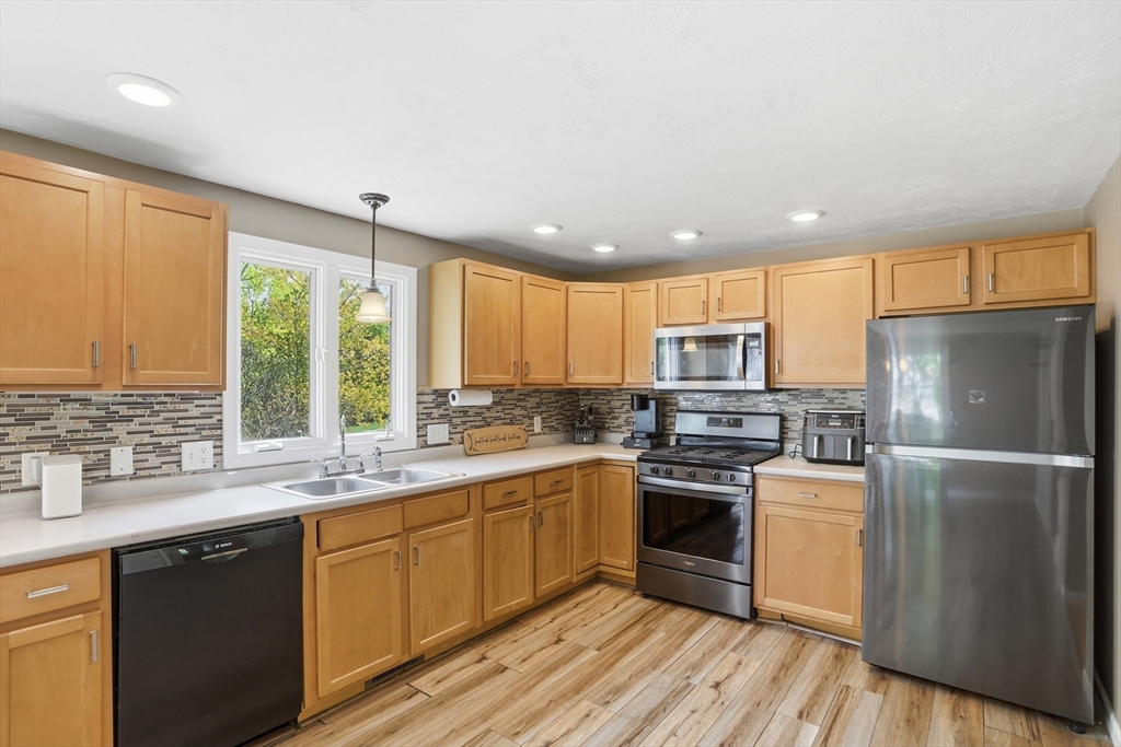 1185 Main Street, Unit 4 Clinton, MA 01510 - Photo 11 of 36