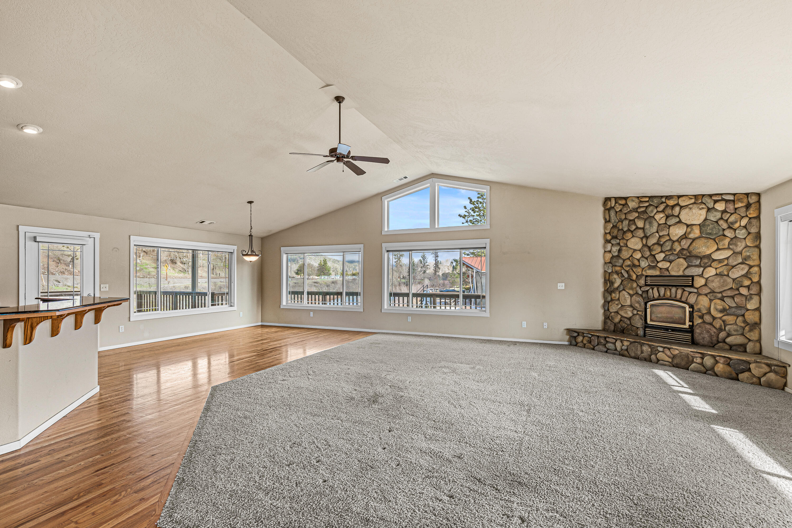 205 Upper River Road Gold Hill, OR 97525 - Photo 11 of 29 11