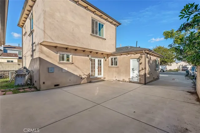 a view of a back yard of the house