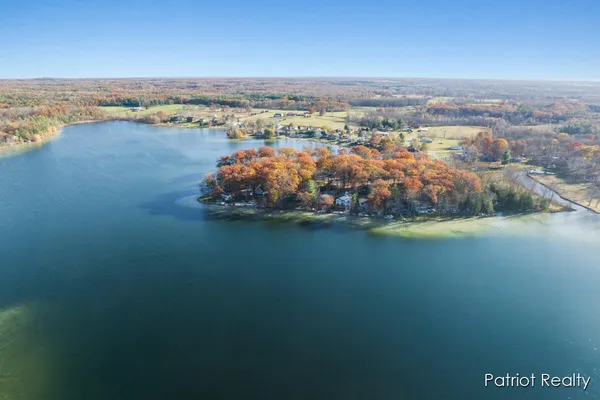 $699,900 | 8995 Deer Point Drive, Newaygo, MI 49337