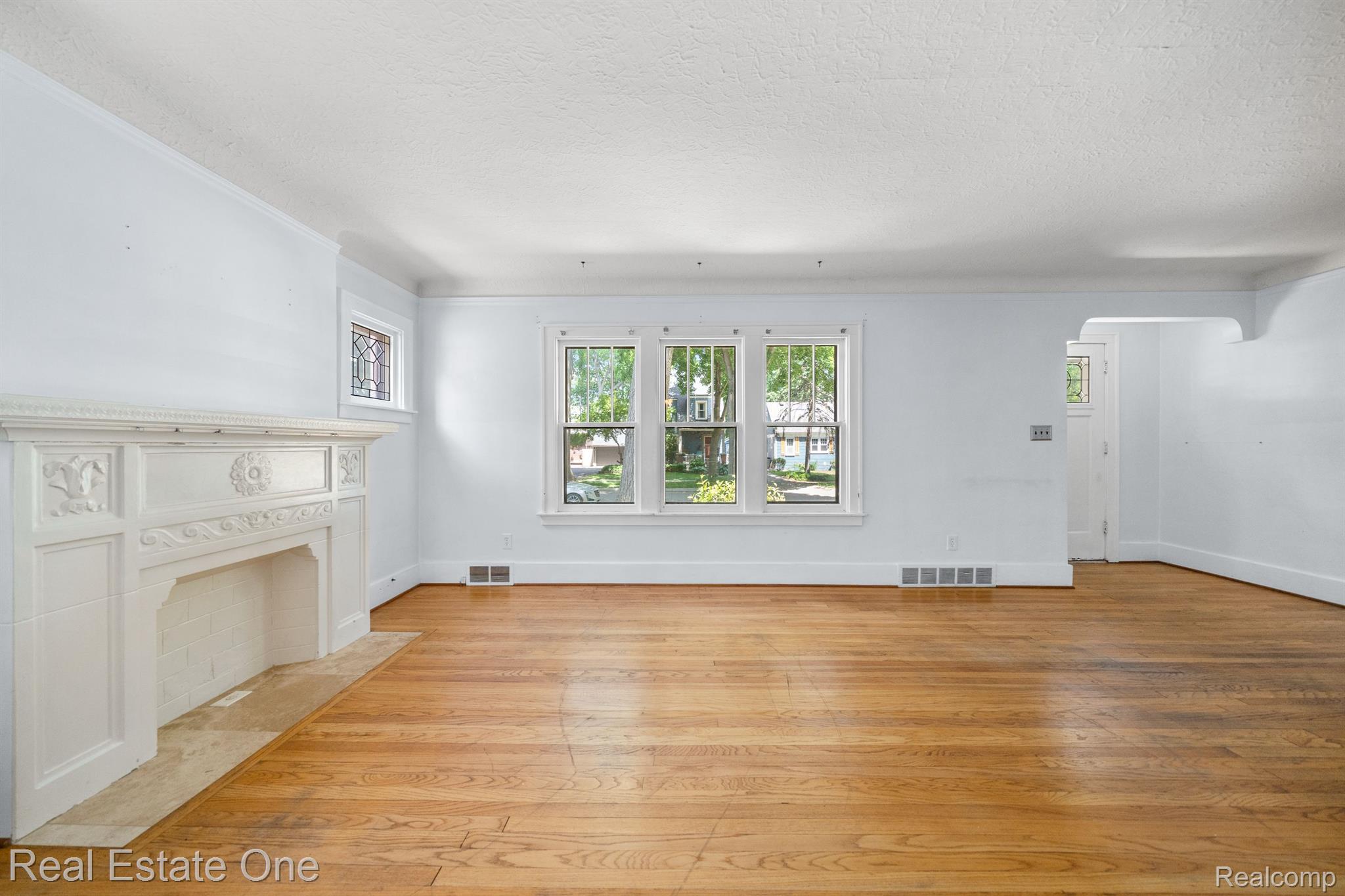 56 Devonshire Road Pleasant Ridge, MI 48069 - Photo 6 of 49 spacious Living Room