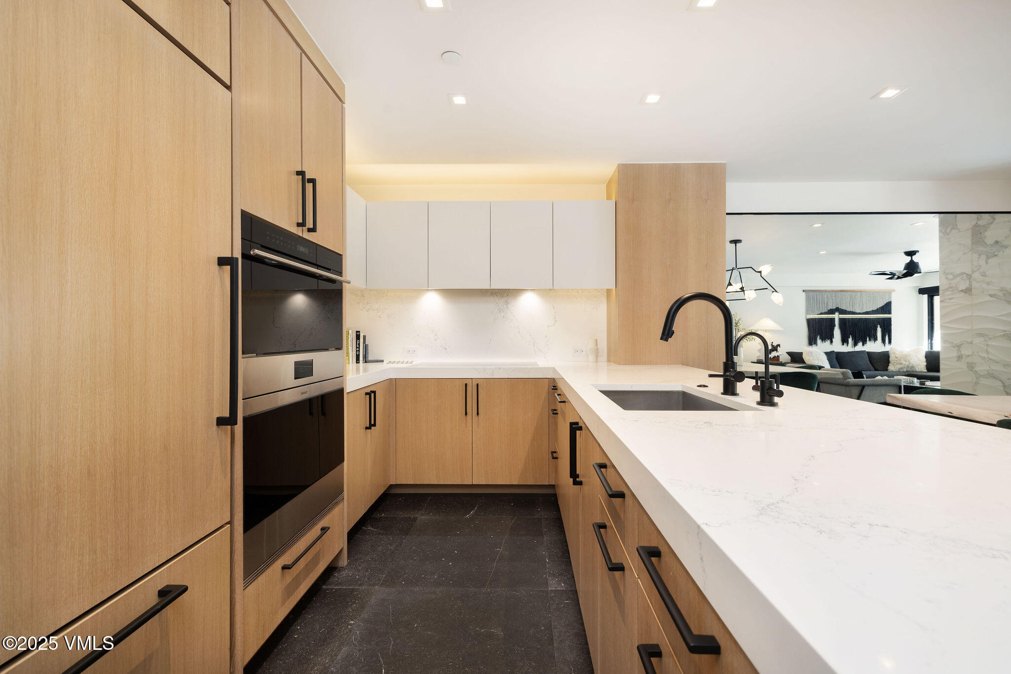 montaneros_304_interior_kitchen_b