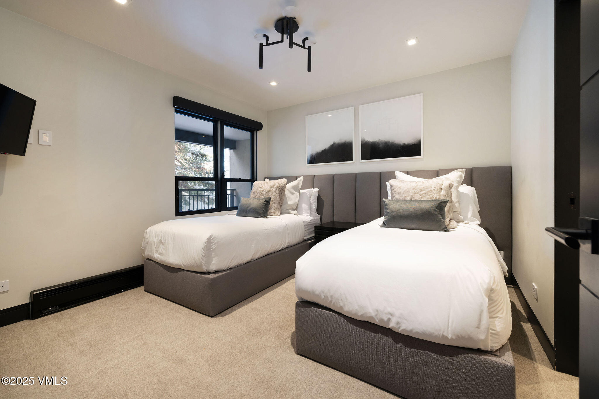 684 West Lionshead Circle, Unit 304 Vail, CO 81657 - Photo 13 of 26 montaneros_304_interior_bed01