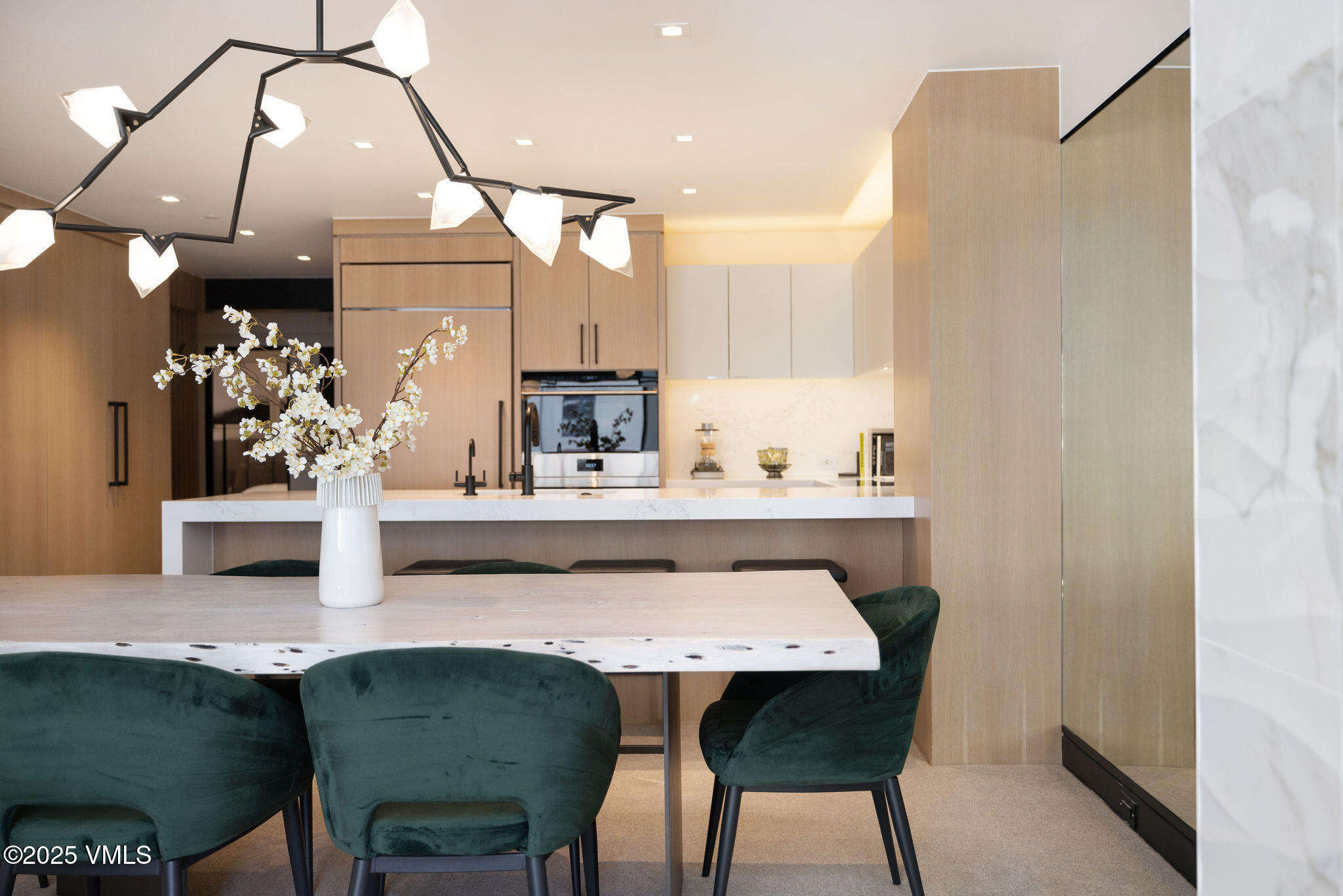 684 West Lionshead Circle, Unit 304 Vail, CO 81657 - Photo 7 of 26 montaneros_304_interior_vignette_table_b