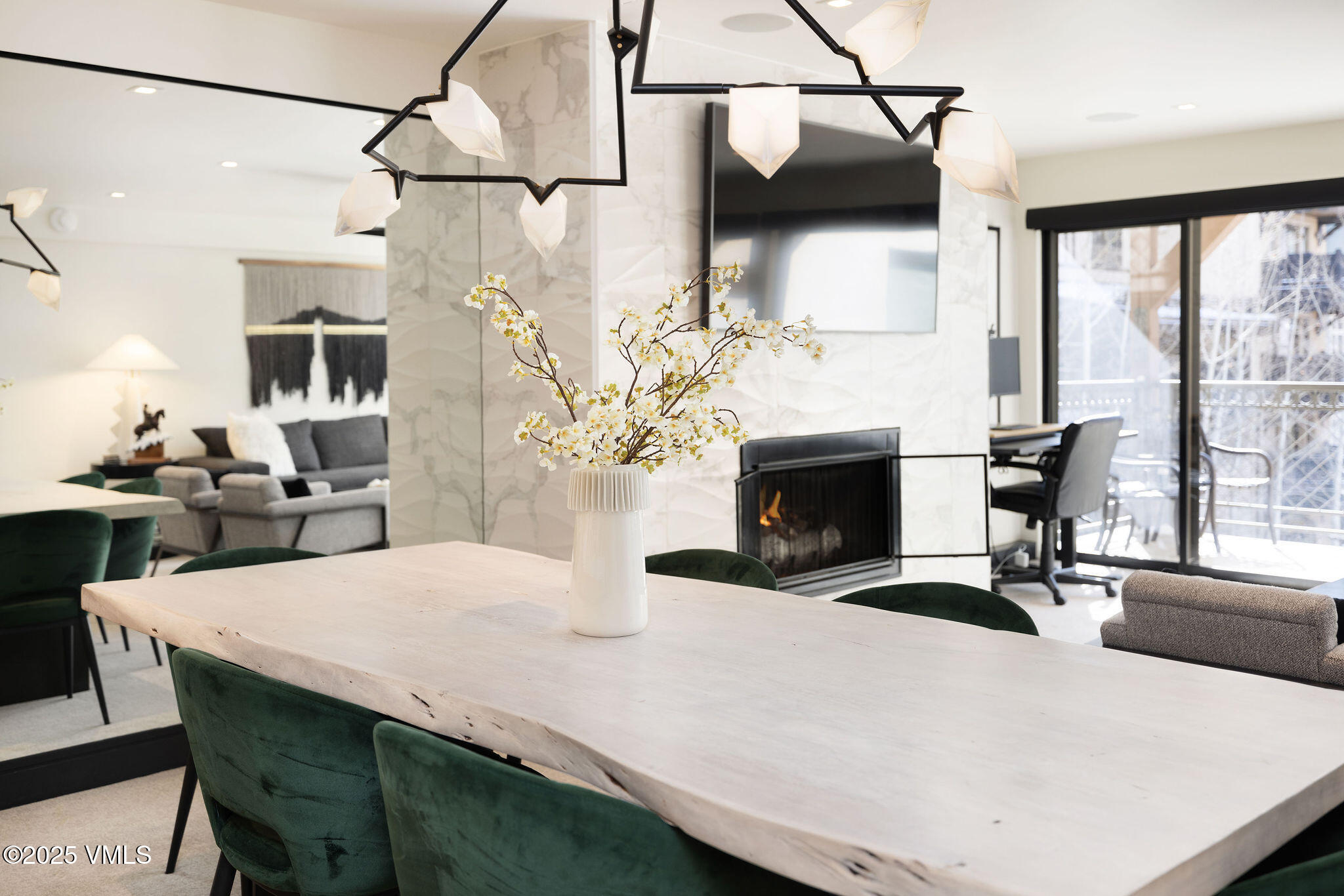 684 West Lionshead Circle, Unit 304 Vail, CO 81657 - Photo 8 of 26 montaneros_304_interior_vignette_table