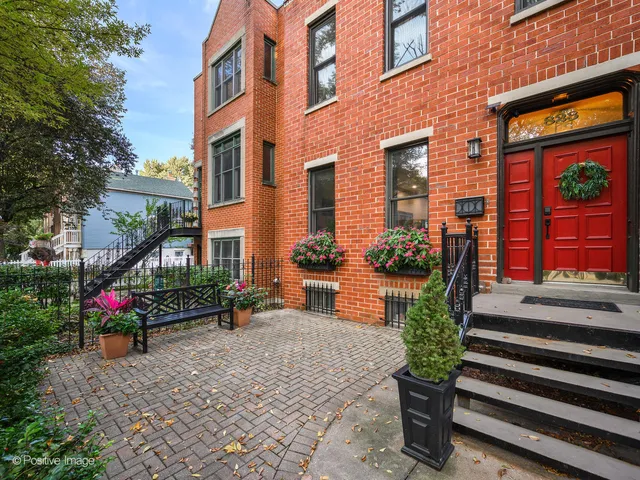 $789,900 | 823 South Oakley Boulevard, Chicago, IL 60612