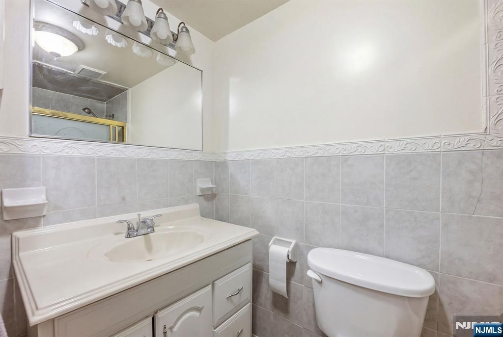 674 Berkeley Avenue Orange, NJ 07050 - Photo 21 of 30