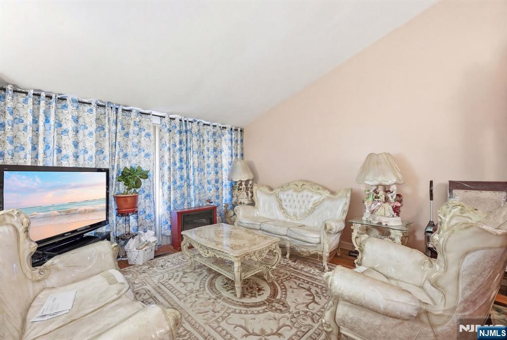 674 Berkeley Avenue Orange, NJ 07050 - Photo 6 of 30