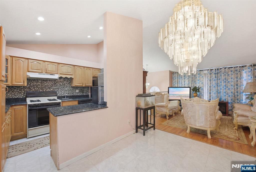 674 Berkeley Avenue Orange, NJ 07050 - Photo 9 of 30