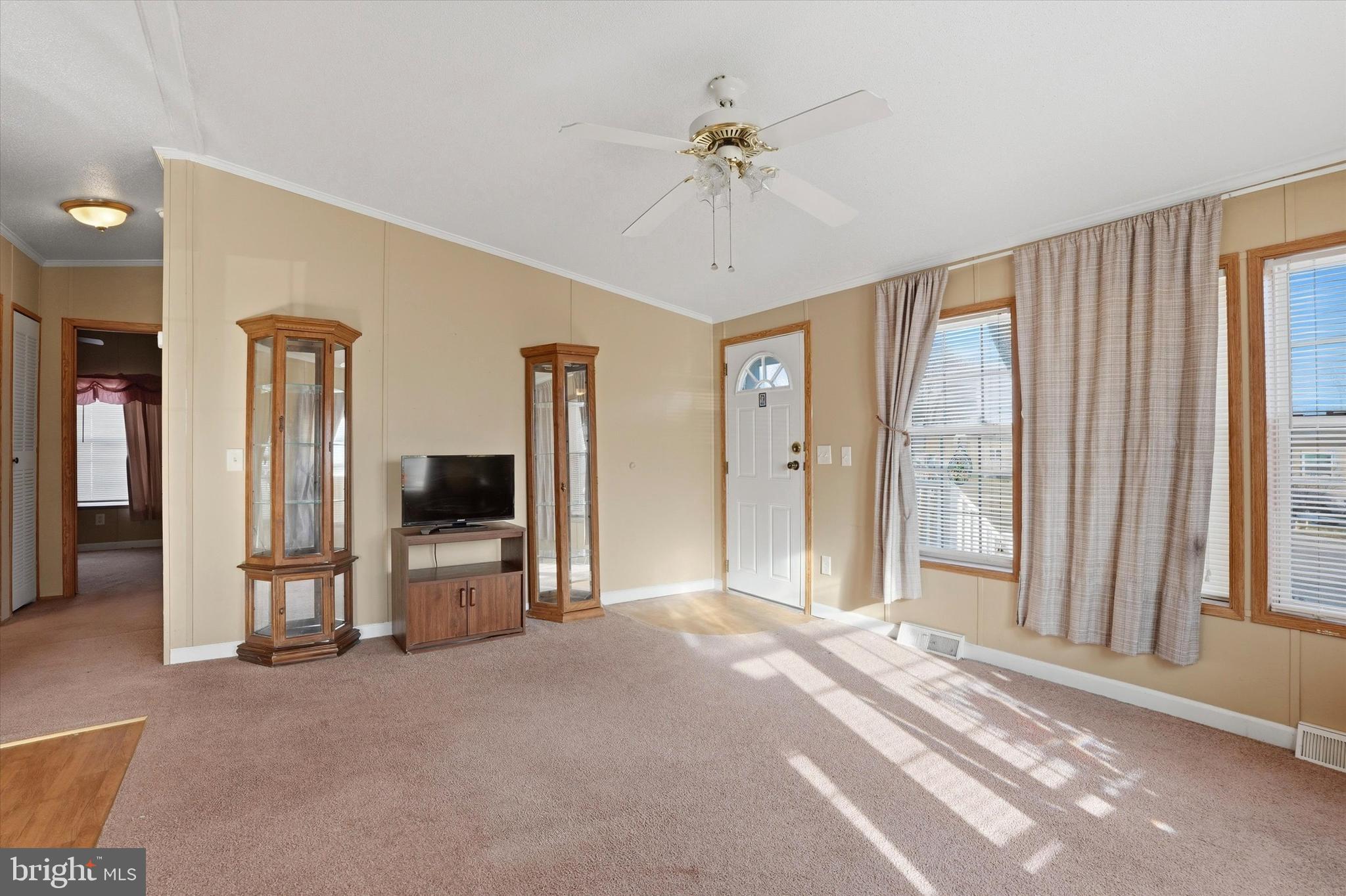 1446 Gibson Road, Unit T C36 Bensalem, PA 19020 - Photo 5 of 15 Livingroom