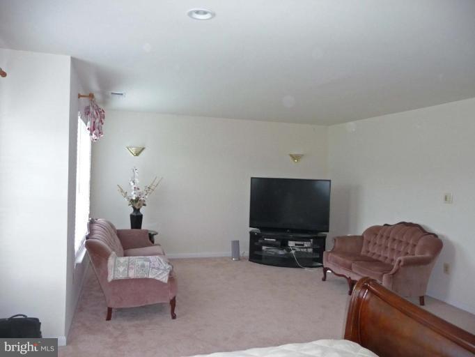 6089 Deer Ridge Trail Springfield, VA 22150 - Photo 19 of 30 a living room with furniture and a flat screen tv