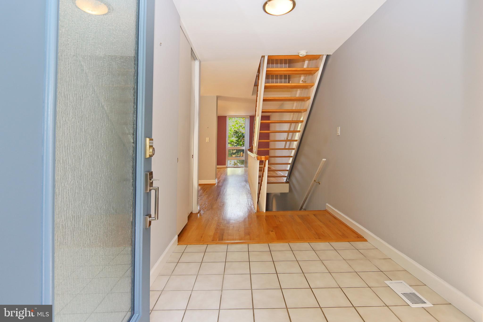 1682 Chimney House Road Reston, VA 20190 - Photo 4 of 56 Ceramic-tiled entry foyer