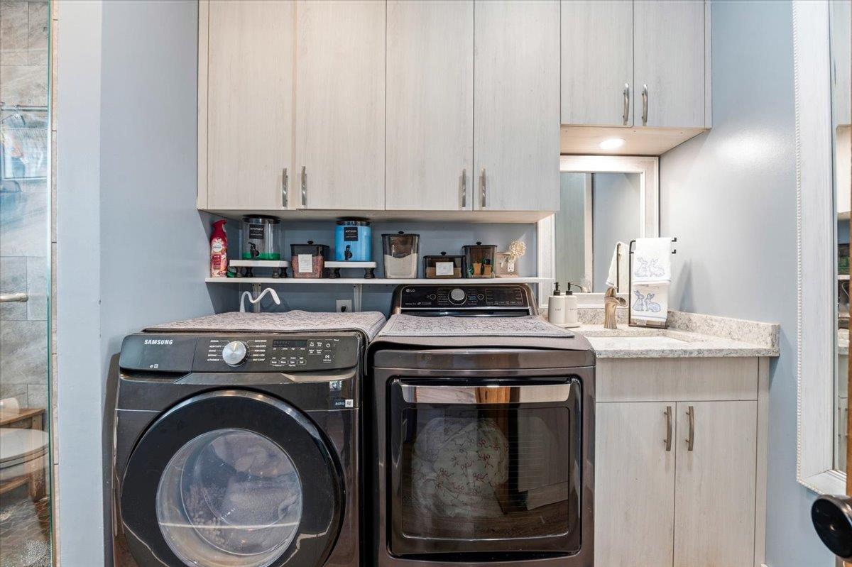 10784 Cole Way Grass Valley, CA 95945 - Photo 14 of 57 a stove top oven sitting inside of a kitchen
